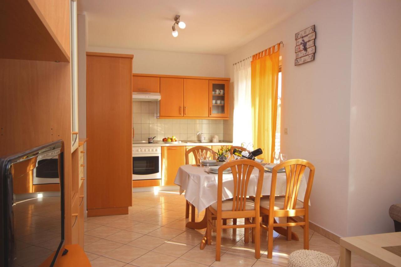 Apartment Ely Rabac Extérieur photo